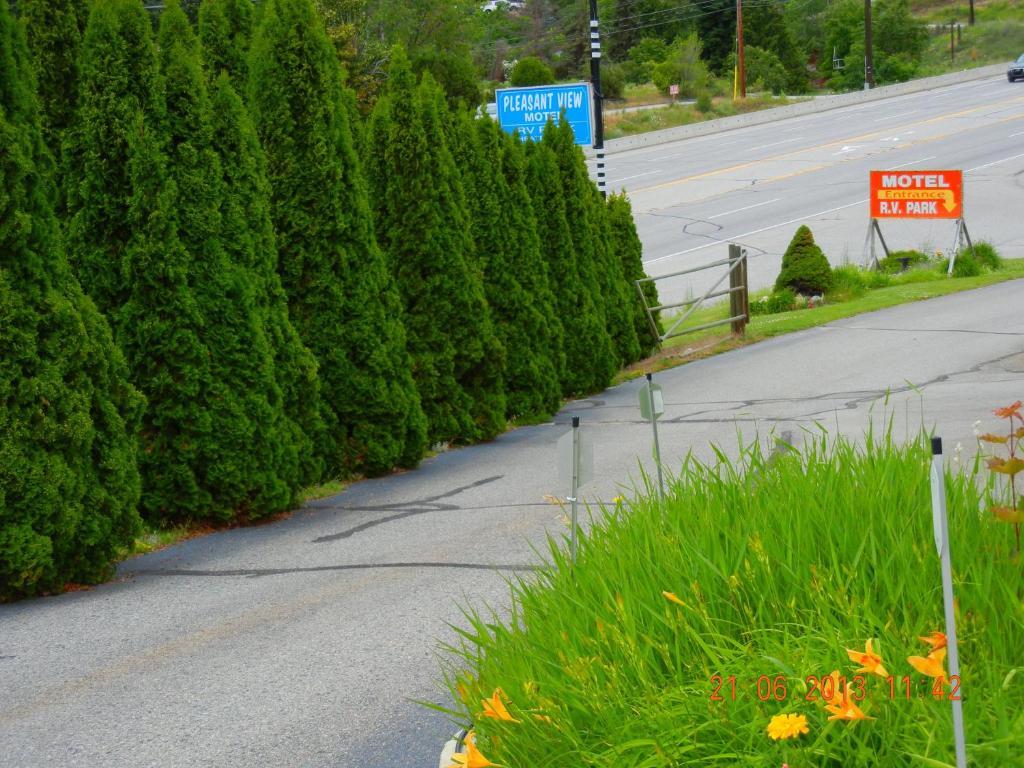 Pleasant View Motel Summerland Dış mekan fotoğraf